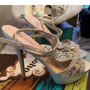 Zigi Soho Silver Satin Heels Size 8.5